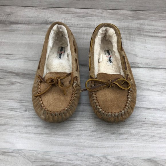 Minnetonka Slippers Kids 2 Brown Suede Slip On House Shoes - Picture 6 of 11